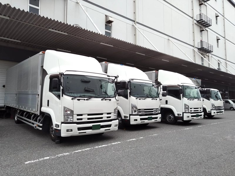 指定先へ配送するトラック
