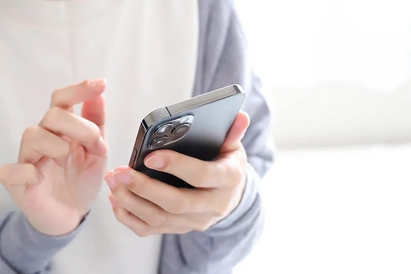 スマホの公式LINEから注文する様子